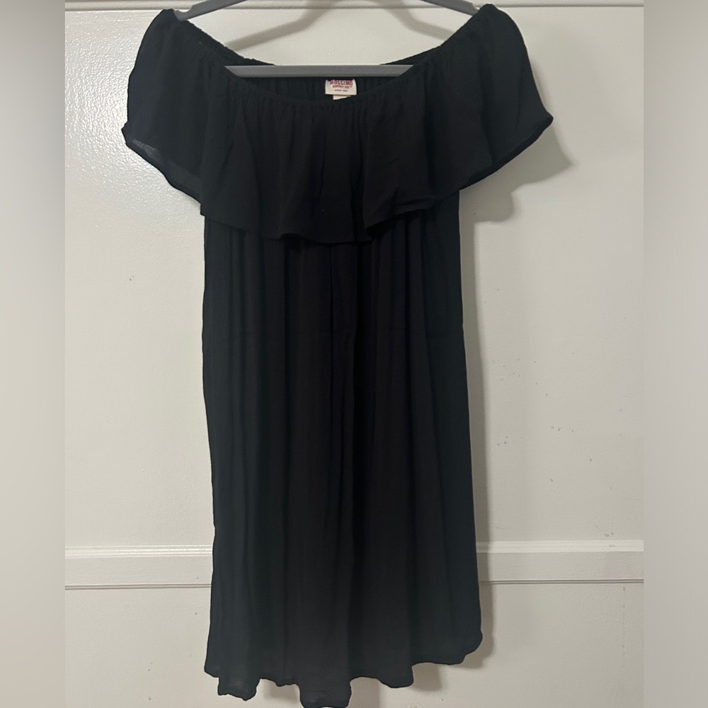 Size M (can fit a L) black, off the shoulder summer dress